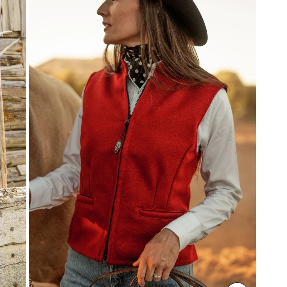 Schaefer outfitters red riding vest, women’s small